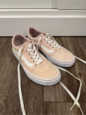 Vans Low Top Sneakers in Blush Pink and White size women’s 7.5